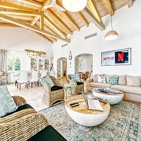Kalysta Villa *
